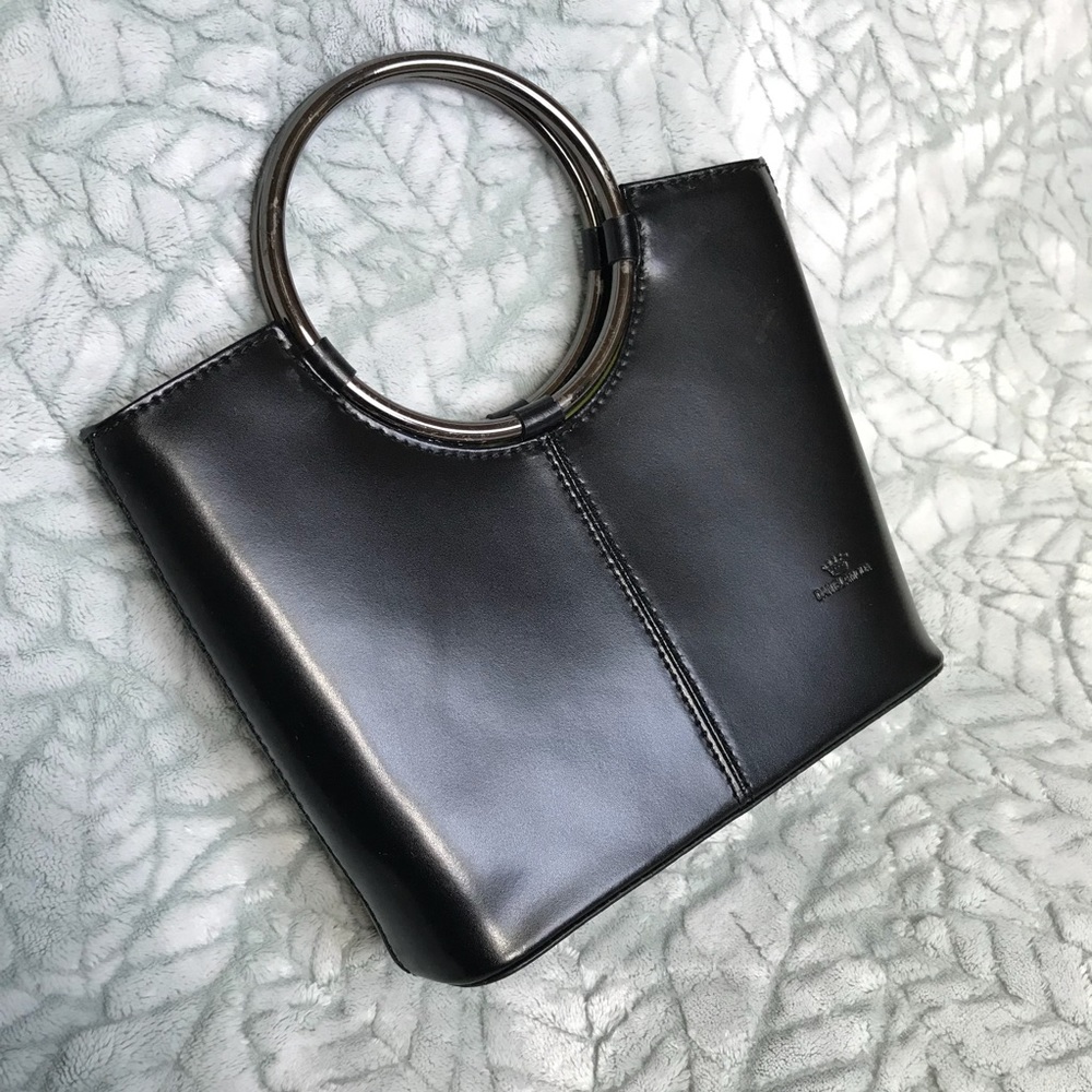 NWOT Minimalist DanielaModa Leather Bag with Strap